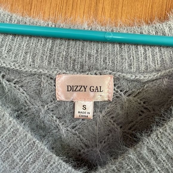 #6•DIZZY GAL•NWT GREY SCALE KNIT FUZZY V NECK PULLOVER SWEATER SIZE SMALL - Picture 7 of 10
